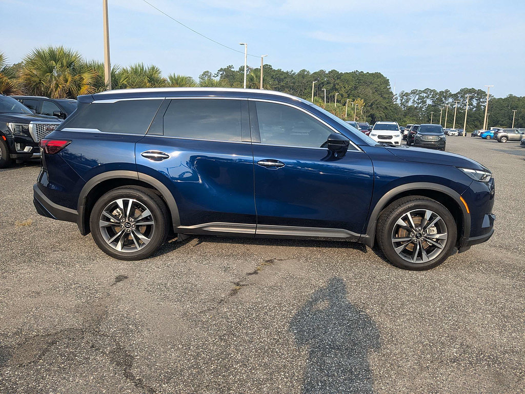 Used 2025 INFINITI QX60 Luxe FWD image 3