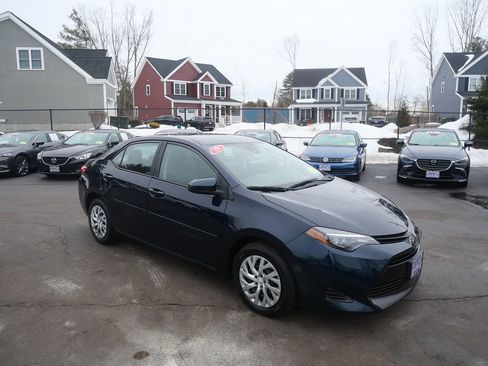 Used 2019 Toyota Corolla LE image 2