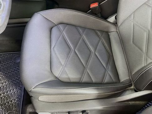 Used 2024 Volkswagen Atlas SE FWD image 19