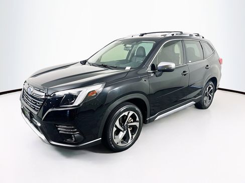 Used 2023 Subaru Forester Touring image 3