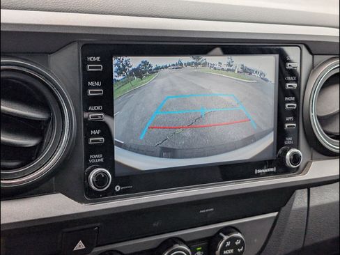 Used 2020 Toyota Tacoma TRD Sport AWD/4WD image 19