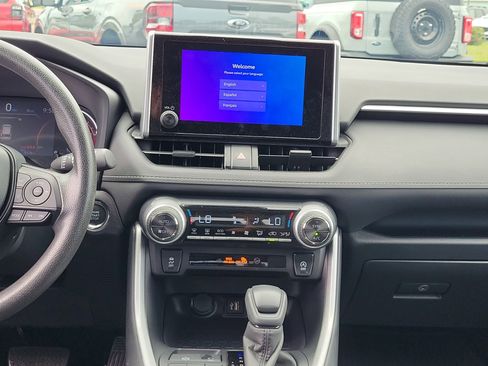 Used 2025 Toyota RAV4 XLE AWD/4WD image 19