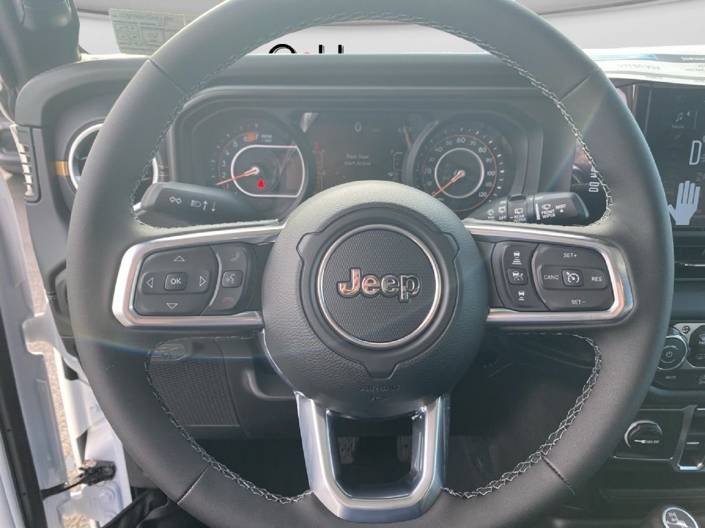 New 2026 Jeep Wrangler Unlimited Sahara AWD/4WD image 30