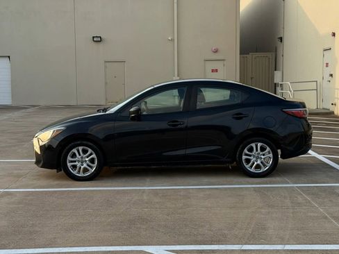 Used 2017 Toyota Yaris iA FWD image 4