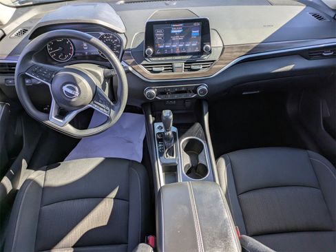 Used 2024 Nissan Altima 2.5 SV image 14