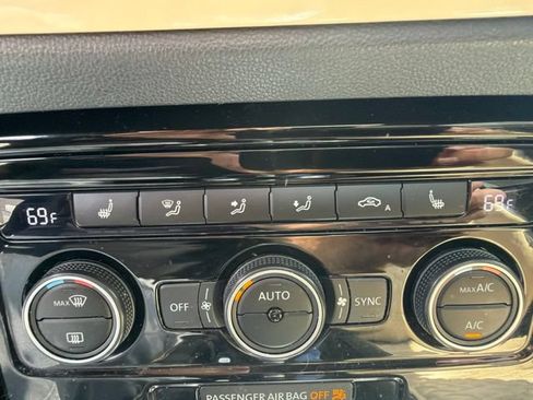 Used 2019 Volkswagen Beetle 2.0T FWD image 10