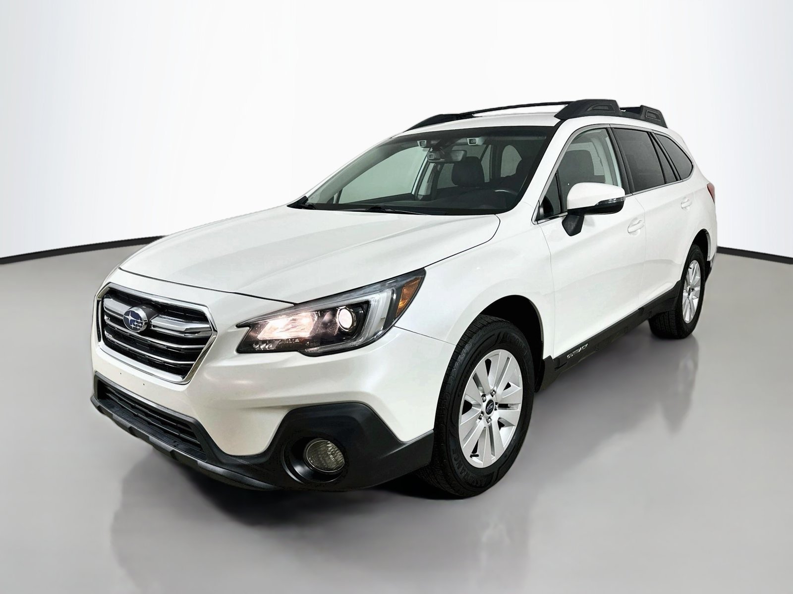 Used 2018 Subaru Outback 2.5i Premium AWD/4WD image 1