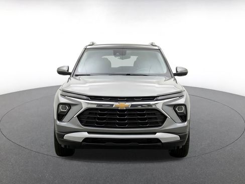 Used 2025 Chevrolet TrailBlazer LT FWD image 2