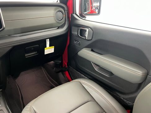 New 2025 Jeep Gladiator Mojave image 10