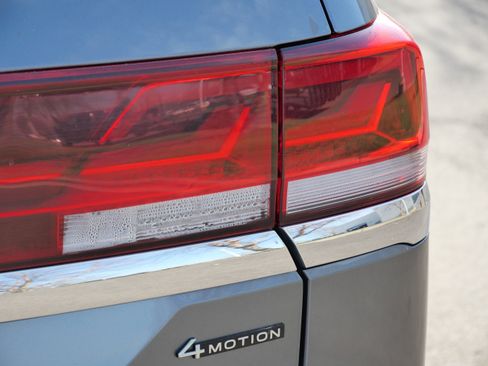 Used 2024 Volkswagen Atlas SE AWD/4WD image 17