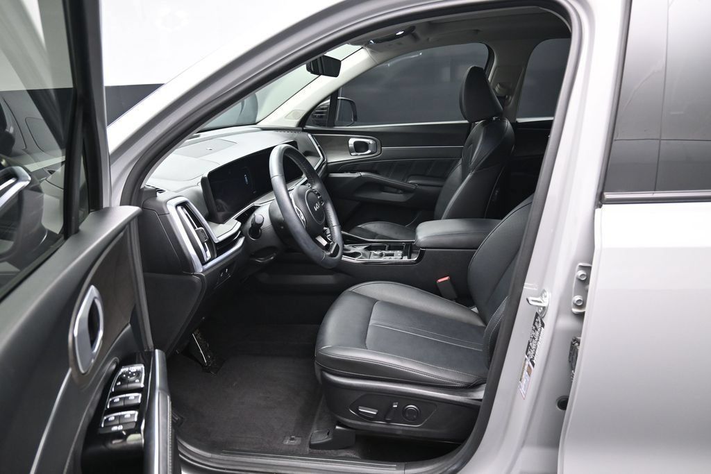 Used 2025 Kia Sorento SX AWD/4WD image 9