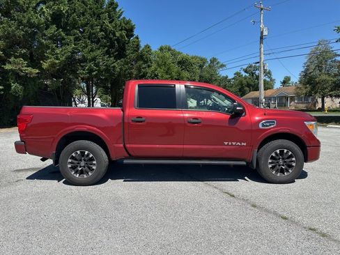 Used 2017 Nissan Titan PRO-4X AWD/4WD image 4