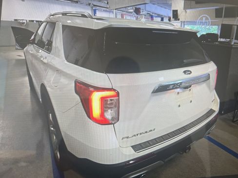 Used 2020 Ford Explorer Platinum w/ Premium Technology Package AWD/4WD image 4