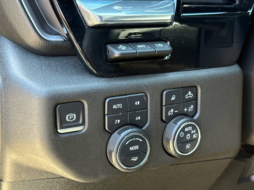 Used 2024 Chevrolet Silverado 3500 High Country w/ High Country Premium Package AWD/4WD image 24