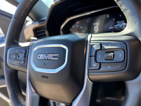Used 2024 GMC Sierra 1500 Elevation image 12