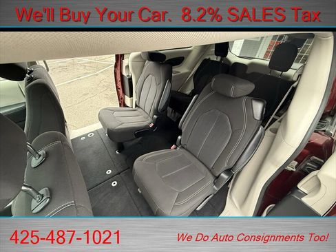 Used 2023 Chrysler Voyager LX image 12
