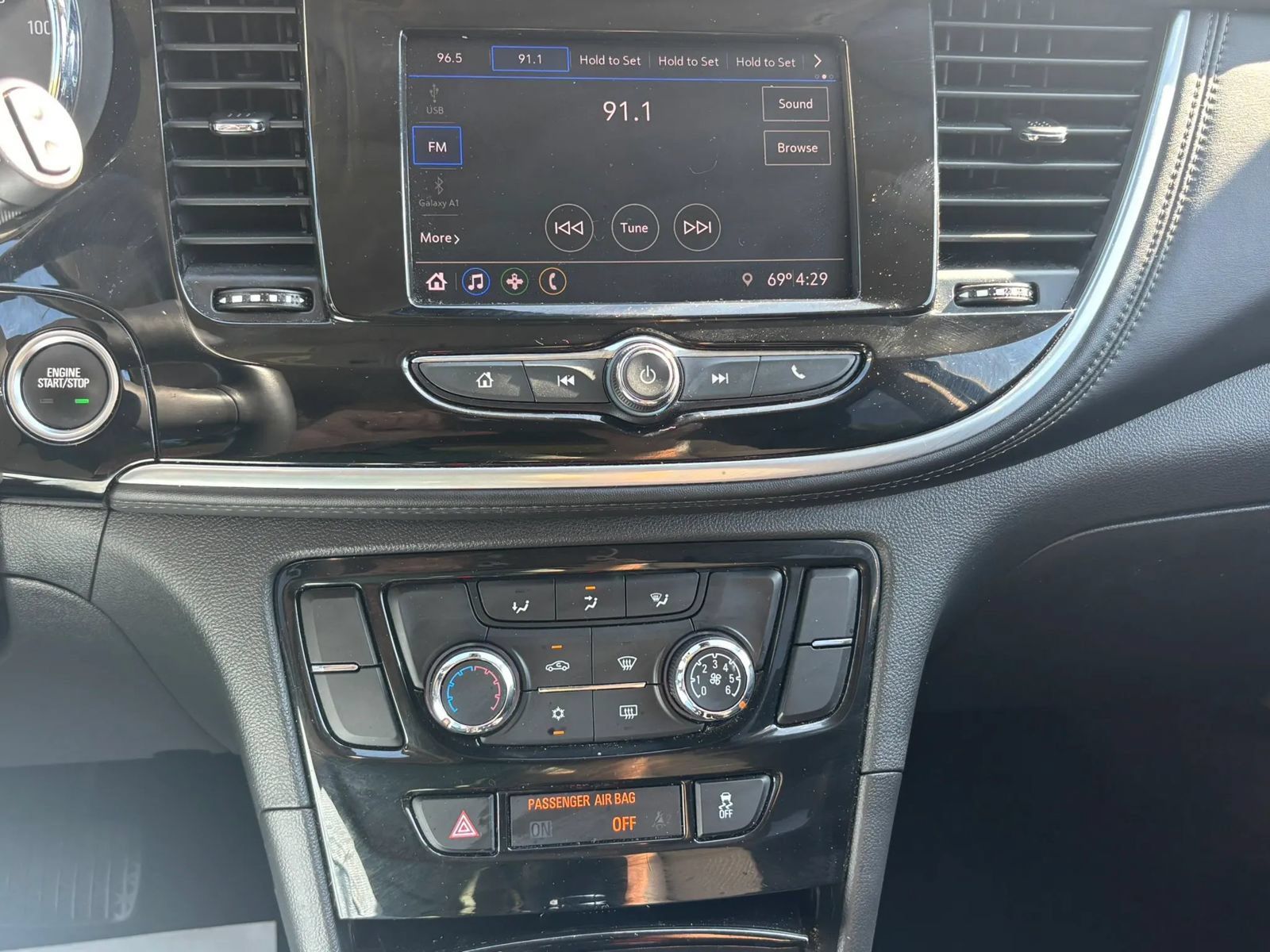 Used 2022 Buick Encore Preferred AWD/4WD image 50
