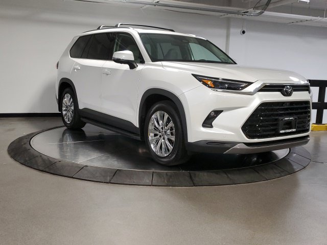 Used 2025 Toyota Grand Highlander AWD image 3