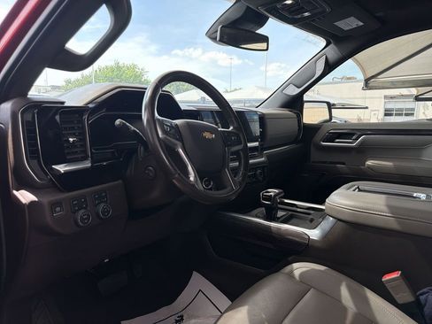 Used 2022 Chevrolet Silverado 1500 LTZ w/ LTZ Premium Package AWD/4WD image 7