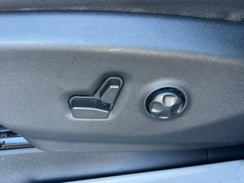 Used 2022 Chrysler Pacifica Touring-L FWD image 13