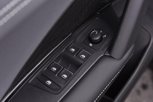 New 2026 Volkswagen Tiguan SE R-Line AWD/4WD image 8