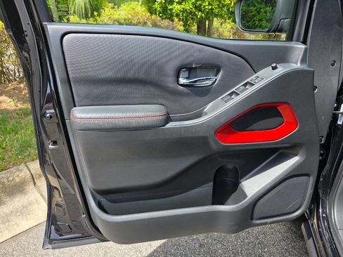 Used 2022 Nissan Frontier Pro-X image 12