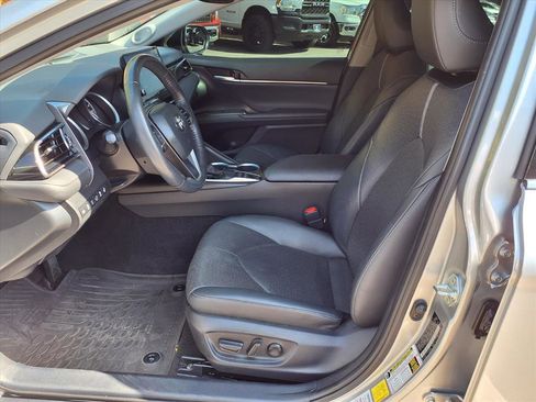 Used 2022 Toyota Camry XLE image 12