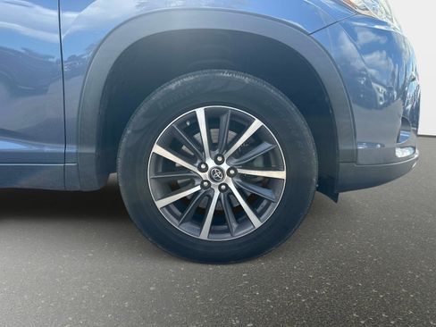 Used 2017 Toyota Highlander XLE FWD image 6