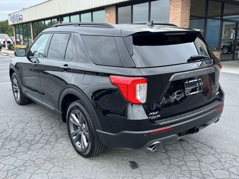 Used 2023 Ford Explorer XLT w/ Equipment Group 202A image 8
