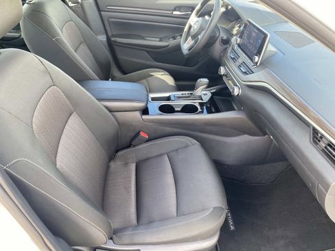 Used 2024 Nissan Altima 2.5 SV image 21