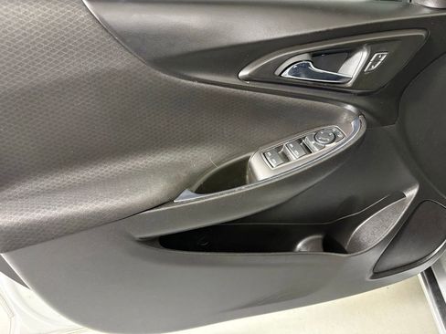 Used 2018 Chevrolet Malibu LT FWD image 13