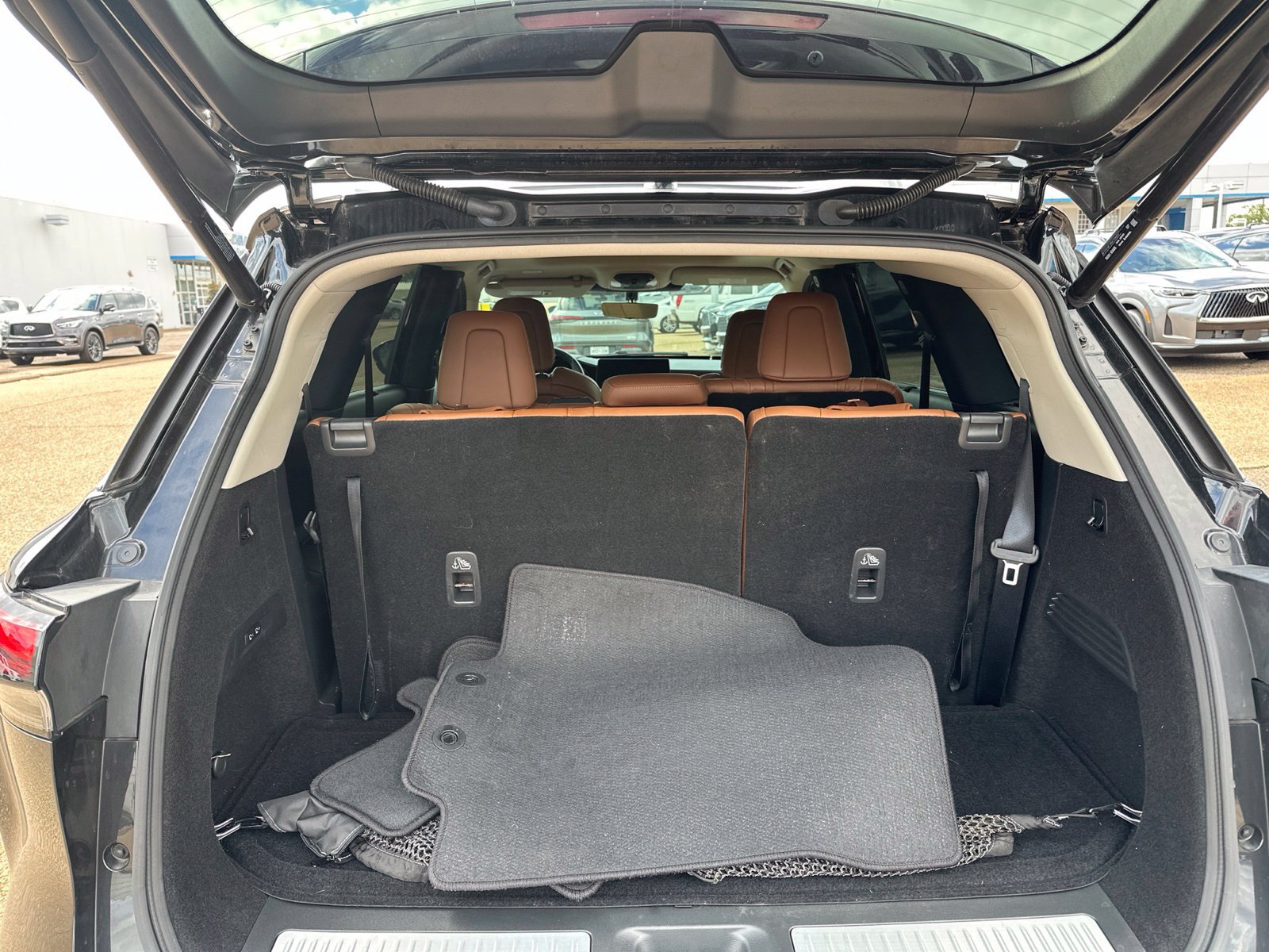 Used 2023 INFINITI QX60 Sensory w/ Vision Package AWD/4WD image 14