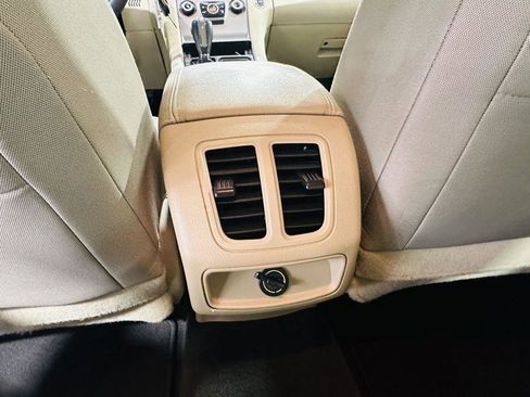 Used 2017 Ford Taurus SE FWD image 25