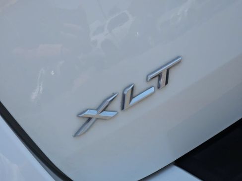 Used 2022 Ford Explorer XLT w/ Equipment Group 202A RWD image 8