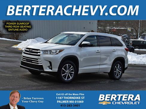 Used 2018 Toyota Highlander XLE image 1