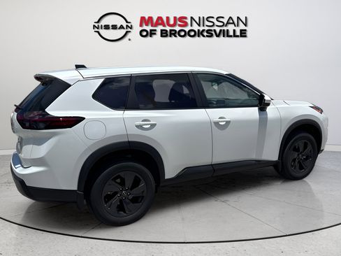 Used 2026 Nissan Rogue SV FWD image 11