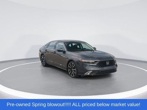 Used 2023 Honda Accord Touring image 2