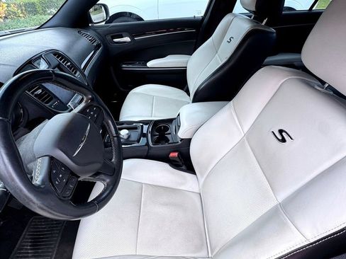 Used 2017 Chrysler 300 S w/ 300S Premium Group RWD image 8