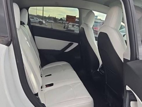 Used 2021 Tesla Model Y Long Range image 12