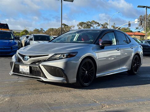 Used 2021 Toyota Camry XSE image 4