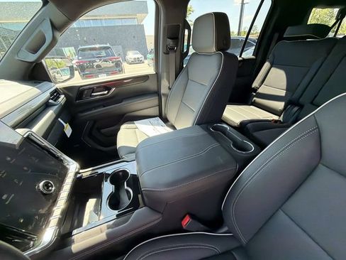 New 2026 GMC Yukon XL Elevation AWD/4WD image 17