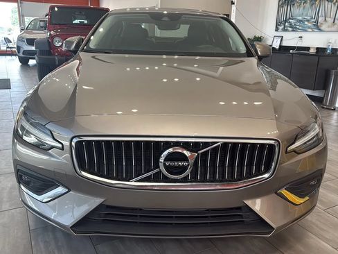 Used 2020 Volvo S60 T5 Inscription FWD image 2