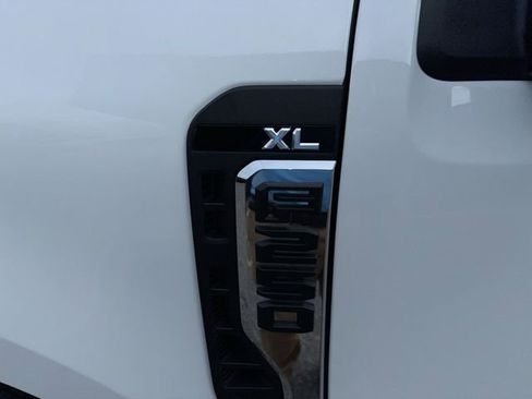 New 2026 Ford F250 XL w/ XL Chrome Package image 8