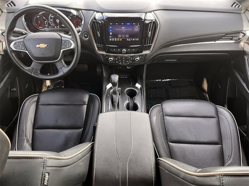 Used 2023 Chevrolet Traverse Premier image 11