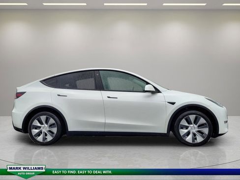Used 2022 Tesla Model Y Long Range AWD/4WD image 2