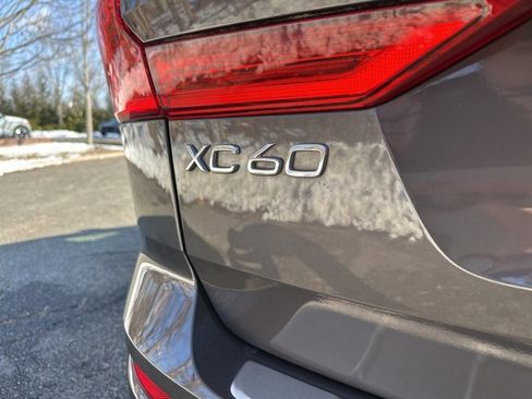 Certified 2023 Volvo XC60 B5 Plus w/ Climate Package image 38