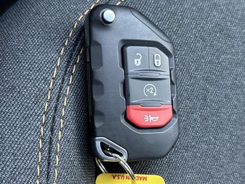 Used 2024 Jeep Gladiator Sport AWD/4WD image 40