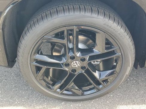 New 2026 Volkswagen Tiguan SE R-Line FWD image 5