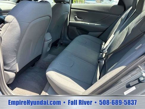 Used 2024 Hyundai Elantra SE FWD image 10