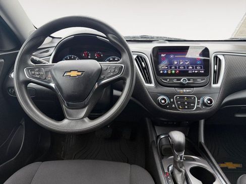 Used 2023 Chevrolet Malibu LT FWD image 2